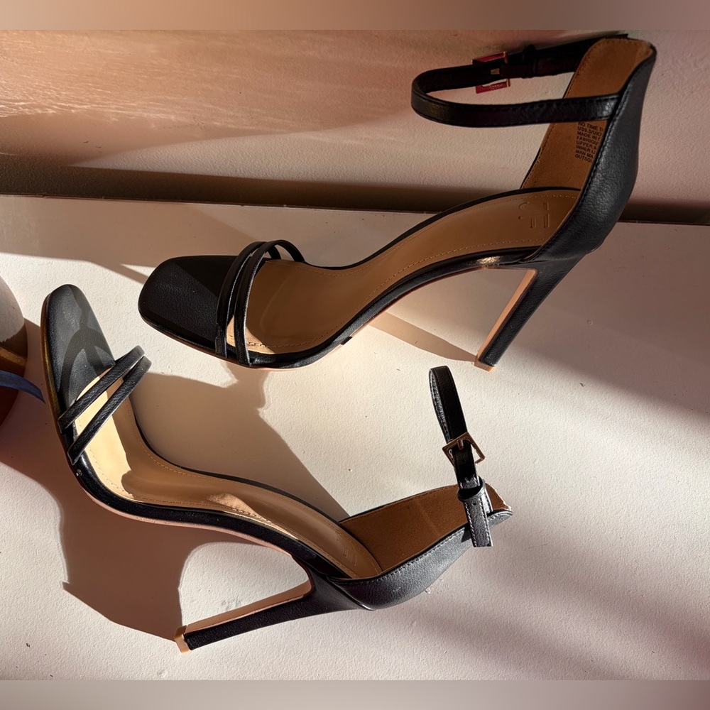 Shoe Dazzle Black Strappy Heels - Picture 4 of 4